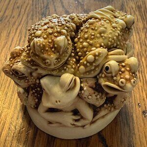 Harmony Kingdom Box, "Puddle Huddle"